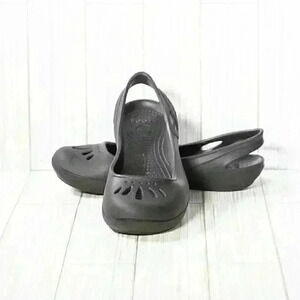 Crocs slip on Mary Jane Style ballet flats brown with back strap womens Size 7